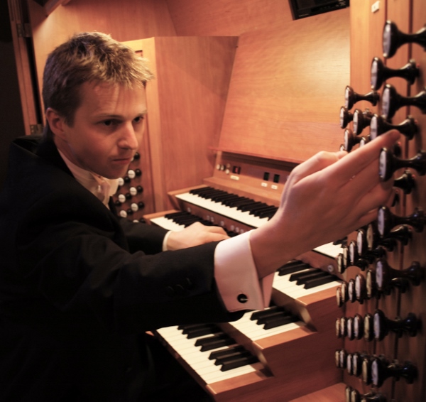 Jonathan Scott at the organ of the Bridgewater Hall, Manchester
