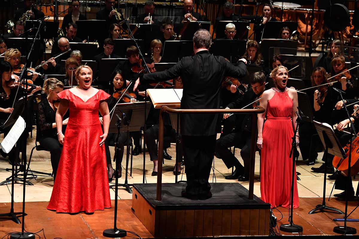 Anu and Piia Komsi with Sakari Oramo and the BBCSO in 'Wing on Wing'