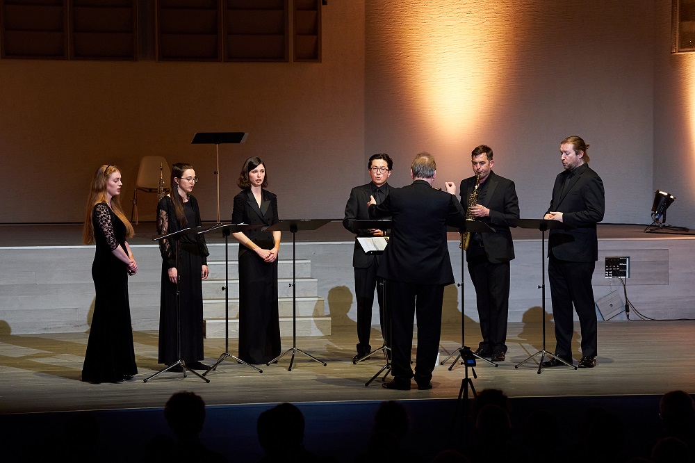 Christian Forshaw and Tenebrae conducted by Nigel Short