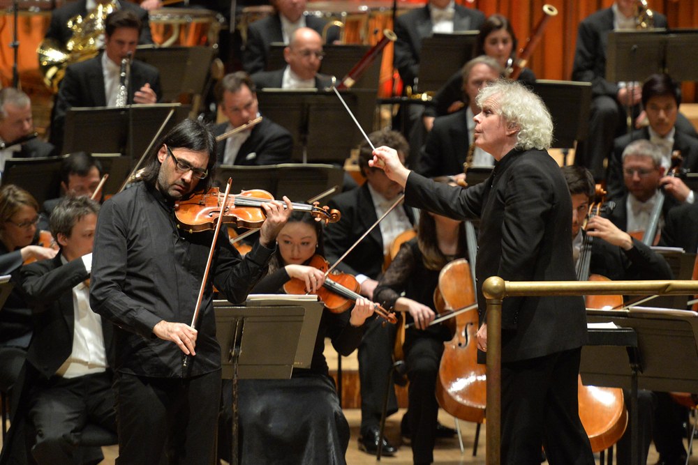 Leonidas Kavakos, Simon Rattle and members of the Berliner Philharmoniker in Sibelius's Violin Concerto at the Barbican