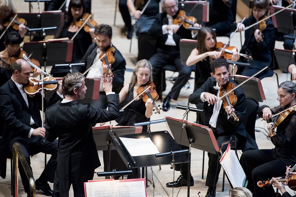 Esa-Pekka Salonen conducting the Philharmonia
