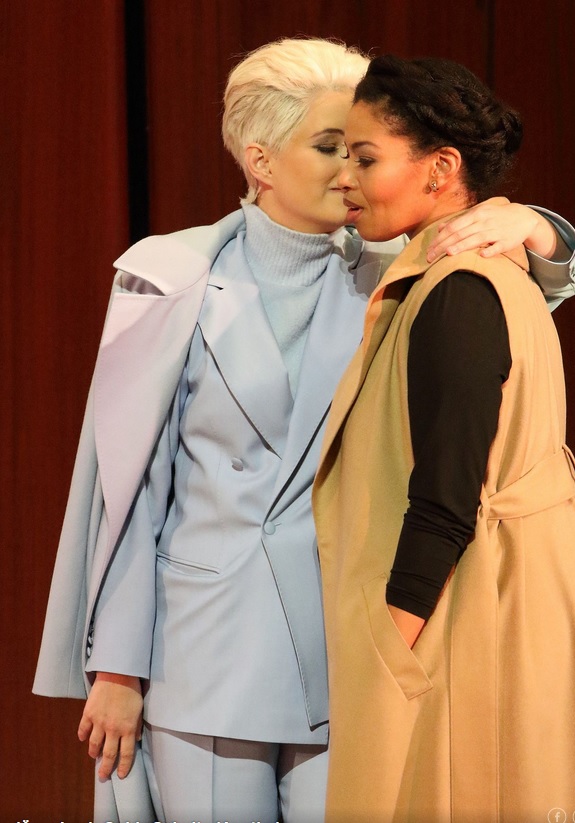 Ännchen (Anna Prohaska), Agathe (Golda Schultz) 