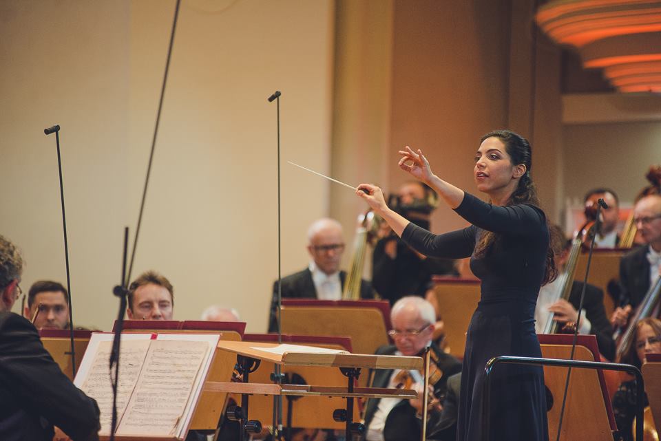 Conductor Bar Avni