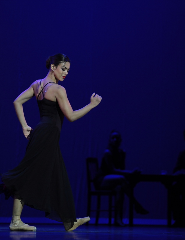 Ely Regina Hernández in Je ne regrette rien
