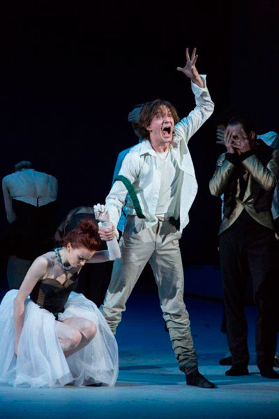 Ekaterina Krysanova and Vladislav Lantratov in The Taming of the Shrew. Photo by Mikhail Logvinov.