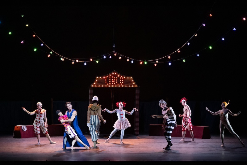 The full company in La Strada