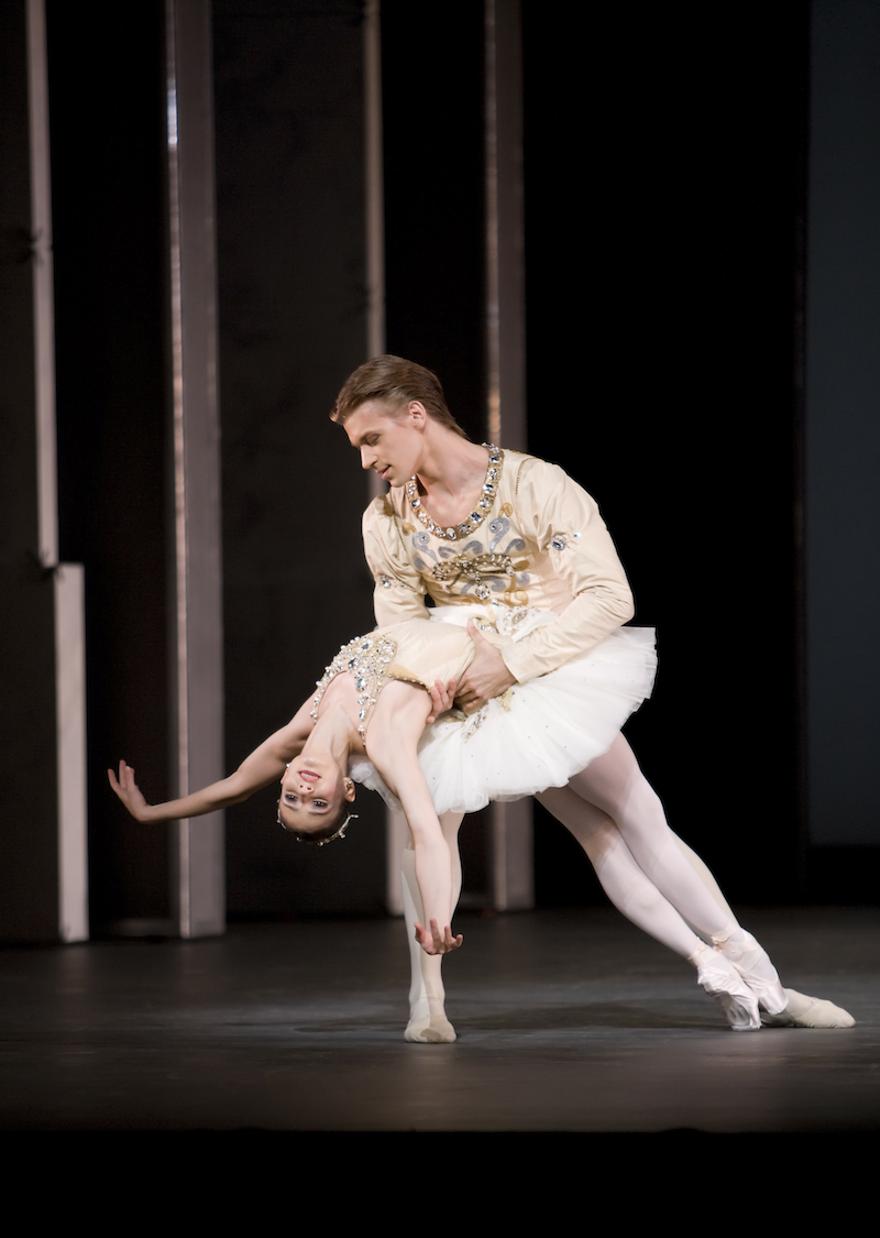 Alina Cojocaru, Rupert Pennefather in Balanchine's Diamonds from Jewels