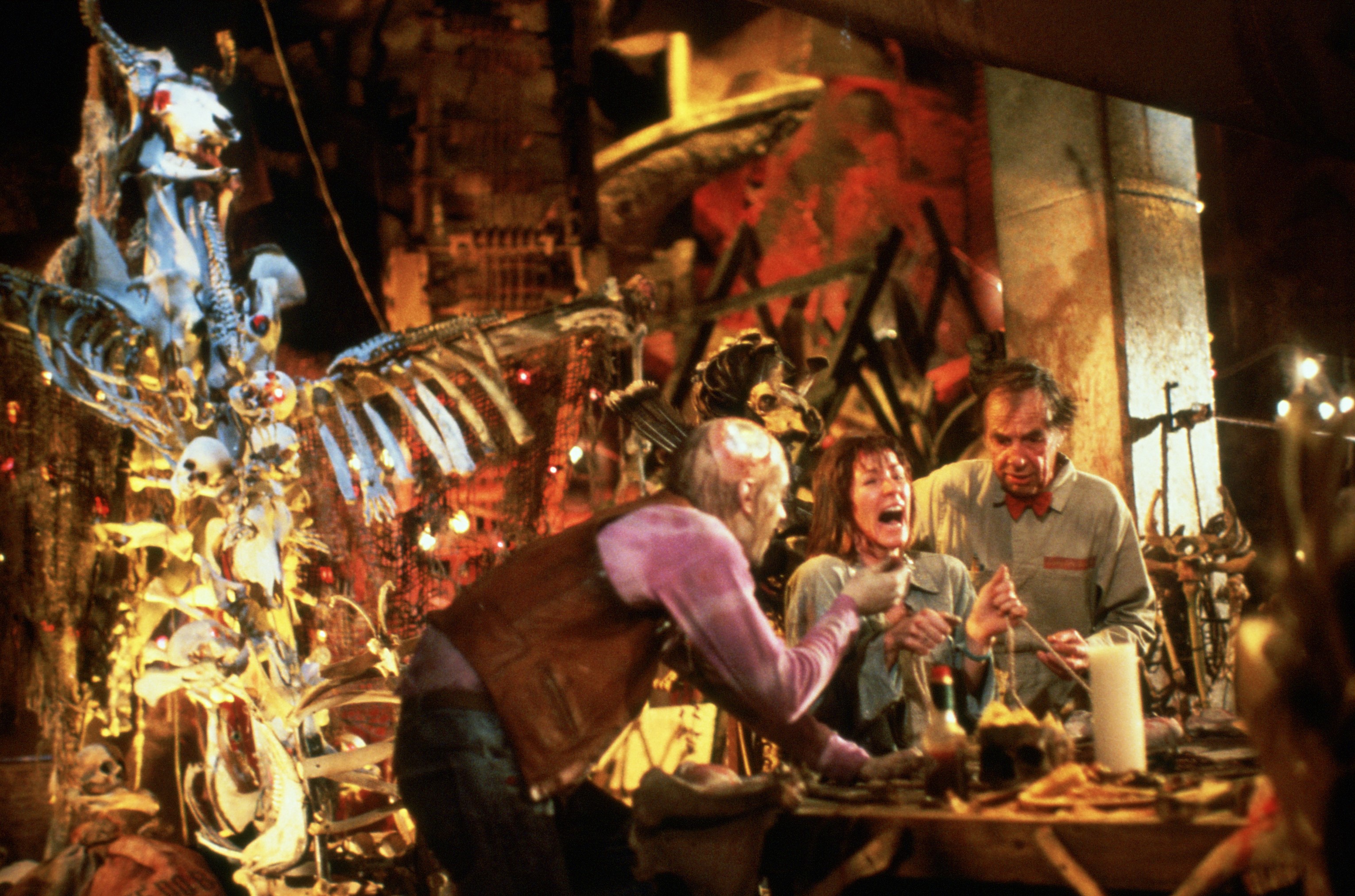 Bill Moseley, Jim siedow and Caroline Williams in The Texas Chainsaw Massacre 2