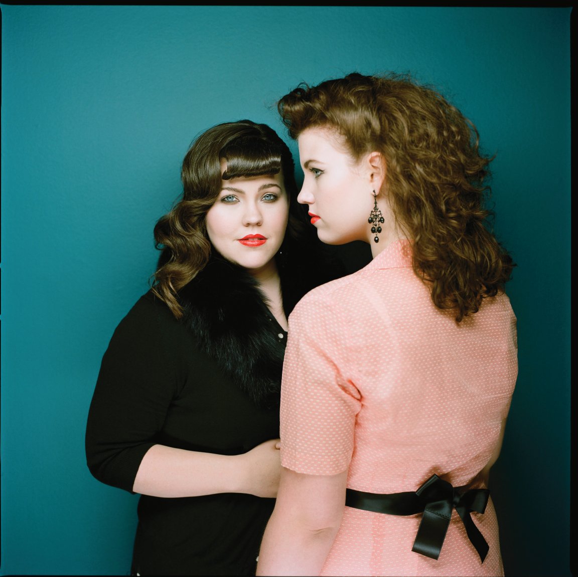 SECRET_SISTERS_pic_2_72RGB_Autumn_De_Wilde_