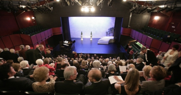 Clonter_Black_Tie_Audience