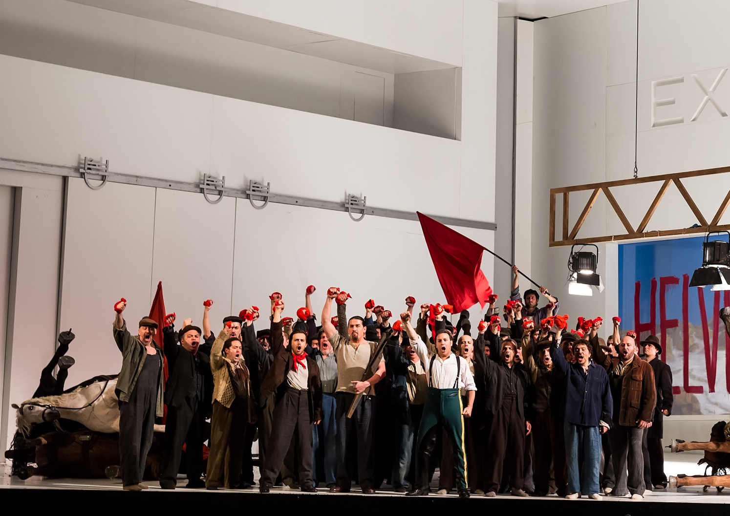 Teatro Regio Torino chorus in Guglielmo Tell