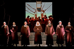 Dialoguesdes_Carmelites_final_scene_credit_Clive_Barda