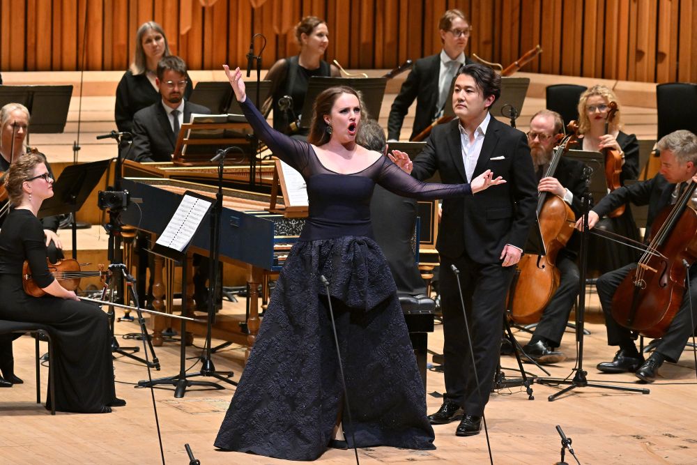 Louise Alder and Meili Li in Giulio Cesare