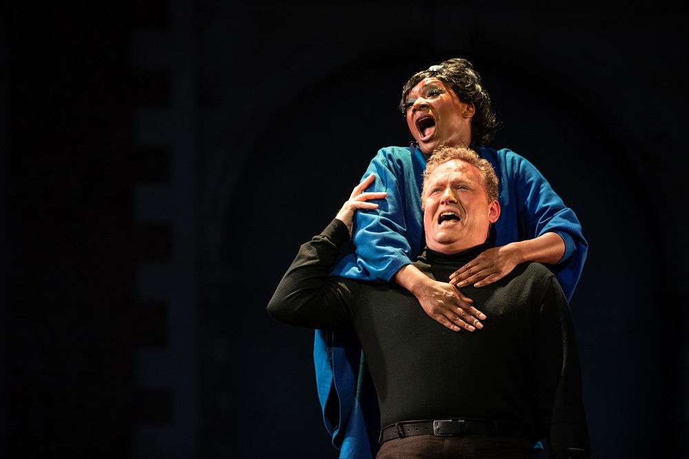 Llewellyn and Auty in OHP Manon Lescaut